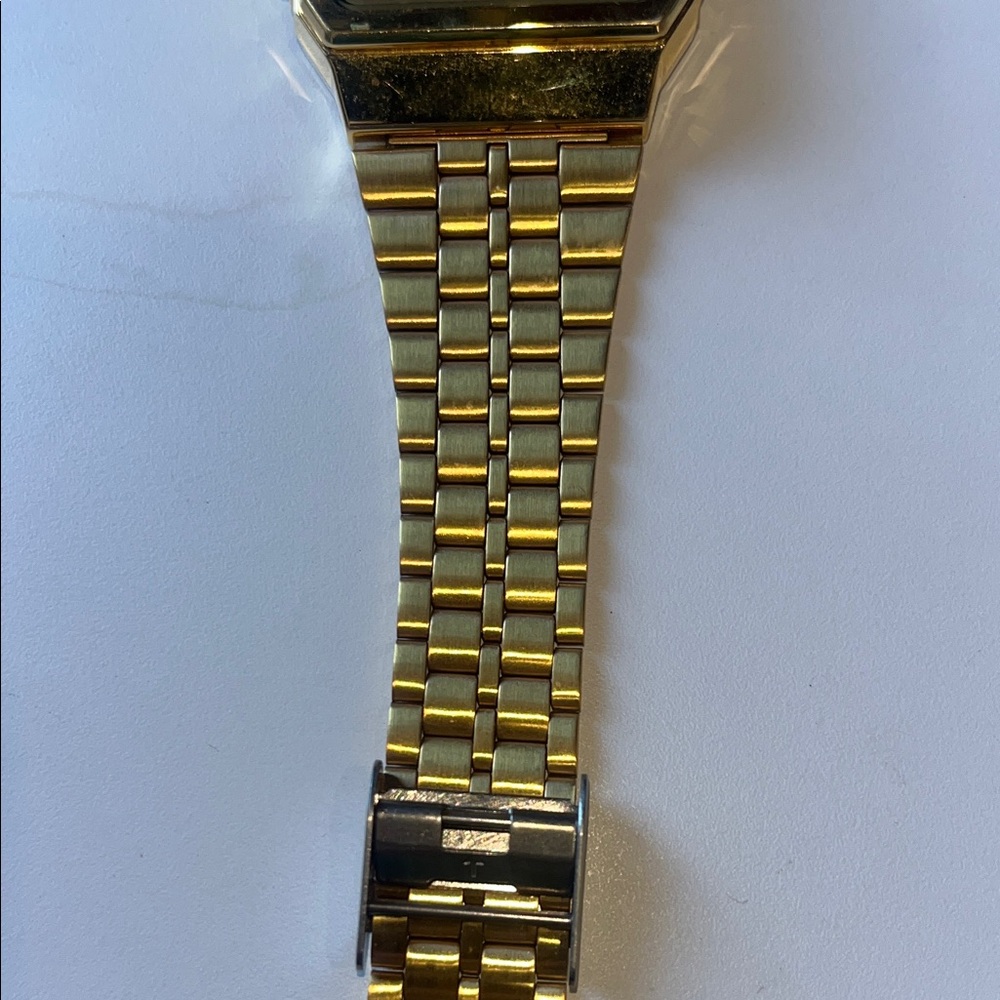 Casio A500WGA-9D Men's Vintage gold-tone stainless steel digital watch - Picture 6 of 12